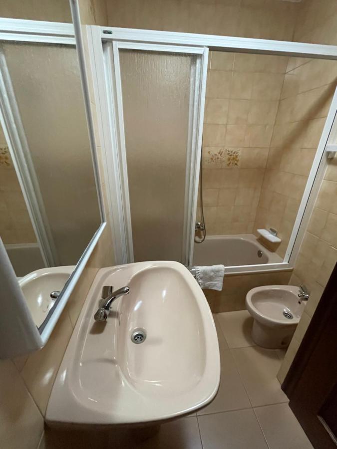 Hostal Restaurante Luz De Luna 阿罗萨新镇 外观 照片
